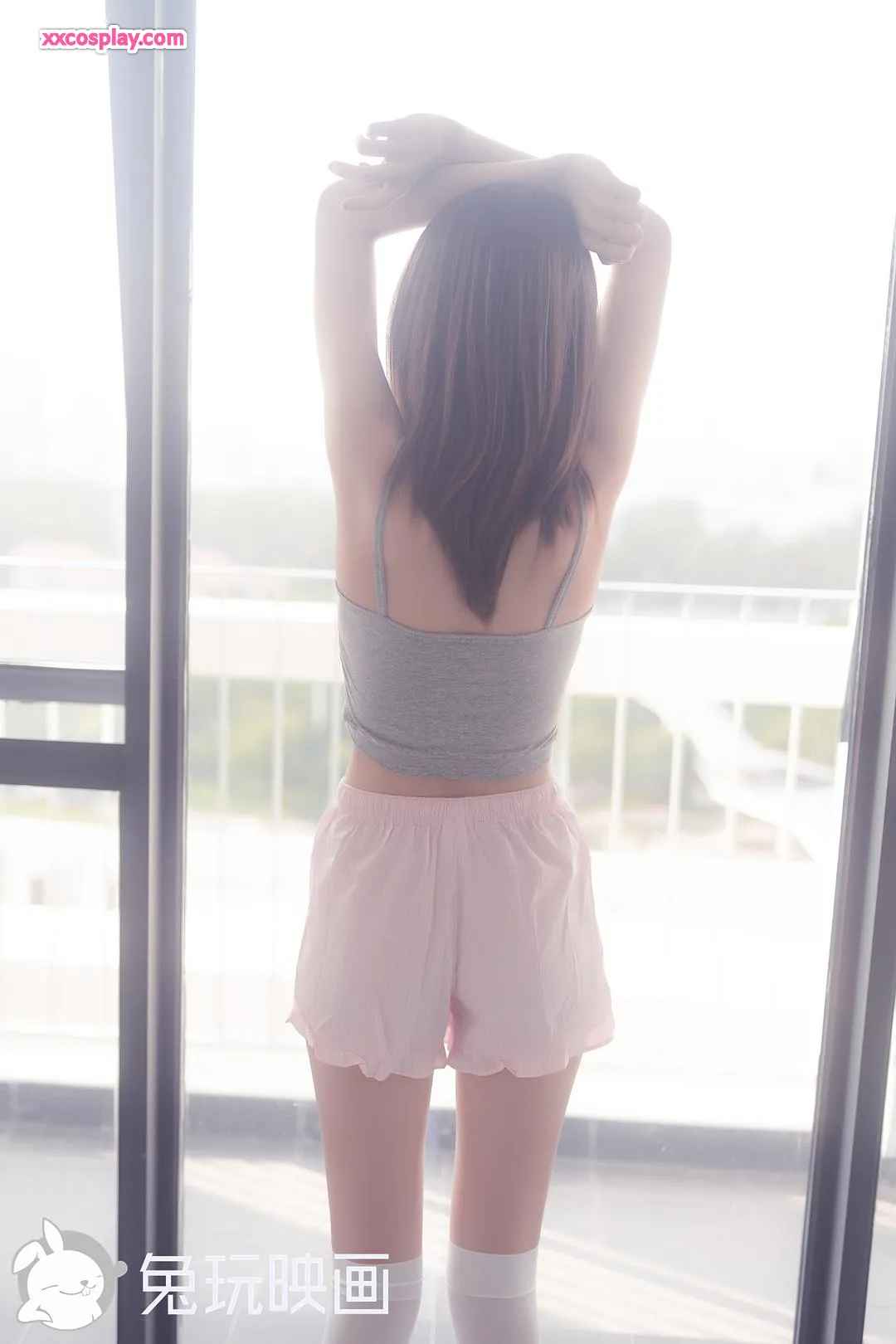 兔玩映画: บ่ายบนระเบียง